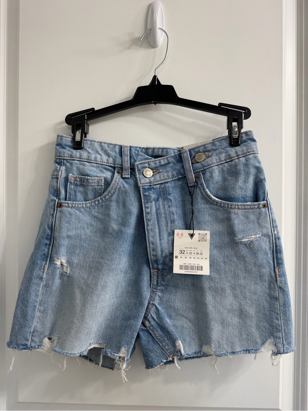 NWT Zara Light Wash Denim Jean Shorts Crossed Waist Mom Fit Bermuda 100% cotton